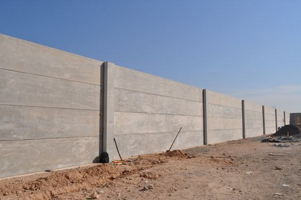 panel beton lebih awet daripada pagar kayu